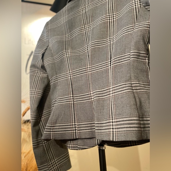 🚫✨S O L D✨🚫➖ H&M Woman’s Gray Blazer Jacket - Picture 8 of 10